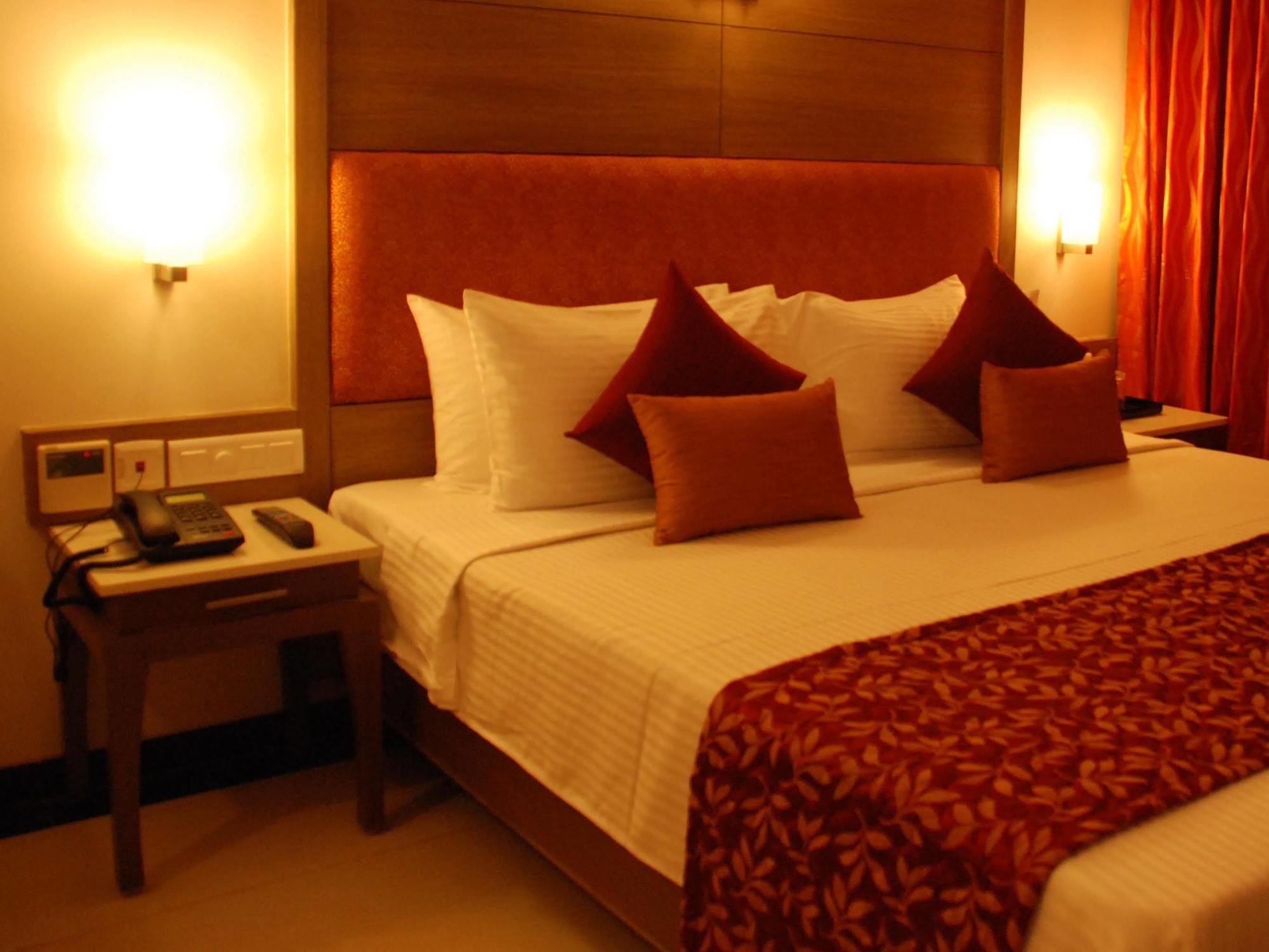 Clinton Park Inn Velankanni Exterior photo